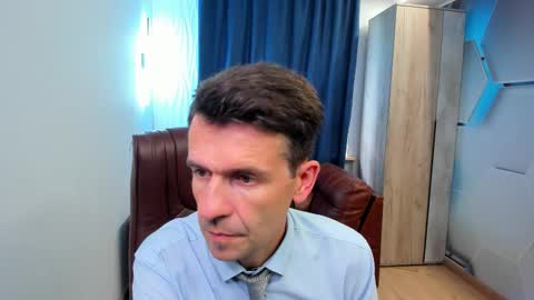 Snapshot of hard_and_juici chatting on September 17, 2025, 12:29 pm Steve online show from September 17, 2025, 12:29 pm