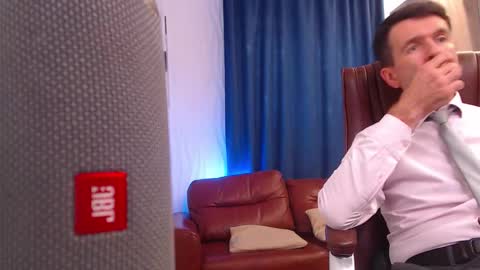 Snapshot of hard_and_juici chatting on September 18, 2025, 1:02 pm Steve online show from September 18, 2025, 1:02 pm