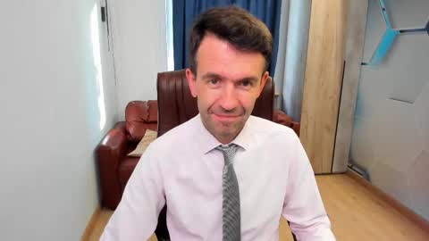 Snapshot of hard_and_juici chatting on September 21, 2025, 12:18 pm Steve online show from September 21, 2025, 12:18 pm