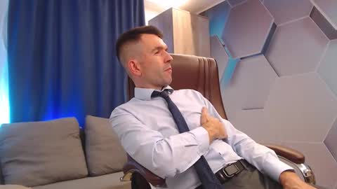 Snapshot of hard_and_juici chatting on September 23, 2025, 11:35 am Steve online show from September 23, 2025, 11:35 am