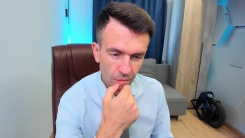 Snapshot of hard_and_juici chatting on October 1, 2025, 7:36 am Steve online show from October 1, 2025, 7:36 am