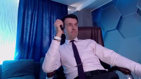 Snapshot of hard_and_juici chatting on October 17, 2025, 11:13 am Steve online show from October 17, 2025, 11:13 am