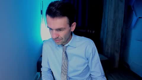 Snapshot of hard_and_juici chatting on October 19, 2025, 3:40 am Steve online show from October 19, 2025, 3:40 am