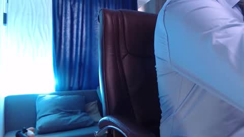 Snapshot of hard_and_juici chatting on October 21, 2025, 9:54 am Steve online show from October 21, 2025, 9:54 am