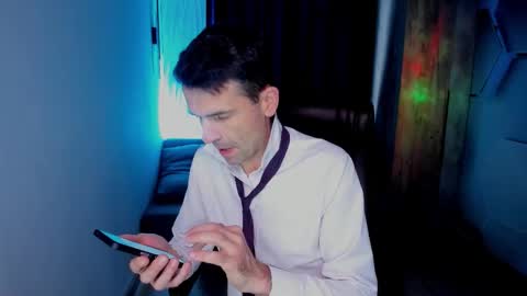 Snapshot of hard_and_juici chatting on October 24, 2025, 12:01 pm Steve online show from October 24, 2025, 12:01 pm