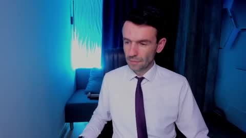 Snapshot of hard_and_juici chatting on October 26, 2025, 3:29 pm Steve online show from October 26, 2025, 3:29 pm