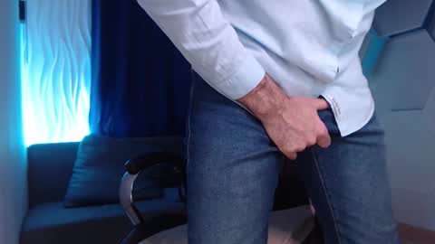 Snapshot of hard_and_juici chatting on October 27, 2025, 3:38 pm Steve online show from October 27, 2025, 3:38 pm