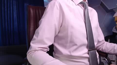 Snapshot of hard_and_juici chatting on November 10, 2025, 10:36 am Steve online show from November 10, 2025, 10:36 am