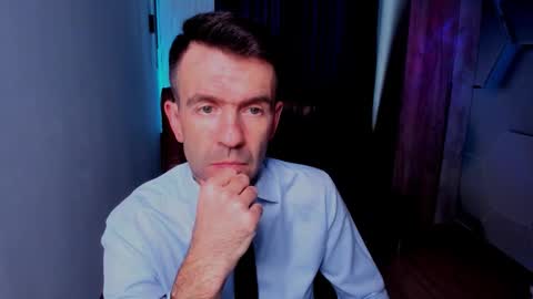 Snapshot of hard_and_juici chatting on November 11, 2025, 11:32 am Steve online show from November 11, 2025, 11:32 am