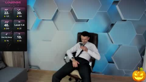 Snapshot of hard_and_juici chatting on November 14, 2025, 9:41 am Steve online show from November 14, 2025, 9:41 am