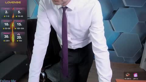 Snapshot of hard_and_juici chatting on November 20, 2025, 12:49 pm Steve online show from November 20, 2025, 12:49 pm