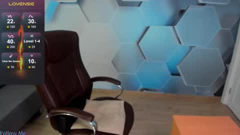 Snapshot of hard_and_juici chatting on November 28, 2025, 8:17 am Steve online show from November 28, 2025, 8:17 am