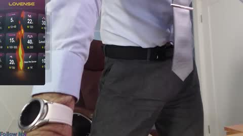 Snapshot of hard_and_juici chatting on December 1, 2025, 1:38 pm Steve online show from December 1, 2025, 1:38 pm