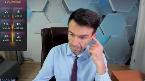 Snapshot of hard_and_juici chatting on December 2, 2025, 12:32 pm Steve online show from December 2, 2025, 12:32 pm