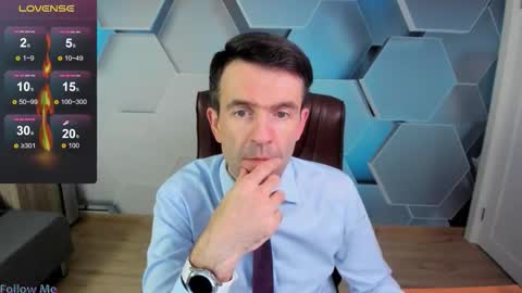 Snapshot of hard_and_juici chatting on December 4, 2025, 1:42 pm Steve online show from December 4, 2025, 1:42 pm