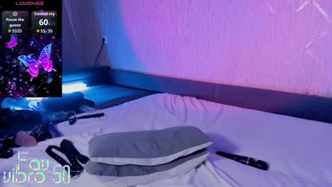 Mia online show from November 11, 2025, 10:10 pm