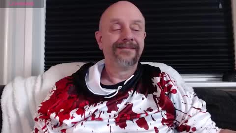 Snapshot of hardmrlazy chatting on December 2, 2024, 1:47 am MrLazy online show from December 2, 2024, 1:47 am