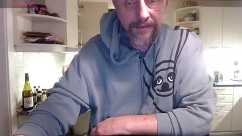 Snapshot of hardmrlazy chatting on December 9, 2024, 6:35 pm MrLazy online show from December 9, 2024, 6:35 pm