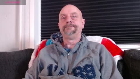 Snapshot of hardmrlazy chatting on January 3, 2025, 8:32 pm MrLazy online show from January 3, 2025, 8:32 pm