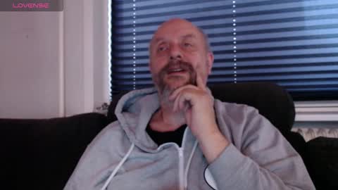 Snapshot of hardmrlazy chatting on October 12, 2025, 7:07 am MrLazy online show from October 12, 2025, 7:07 am