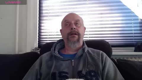 MrLazy online show from November 21, 2025, 9:52 am