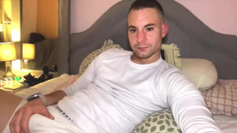 Snapshot of hardnstyle chatting on December 4, 2025, 12:31 am HARD AND STYLE online show from December 4, 2025, 12:31 am