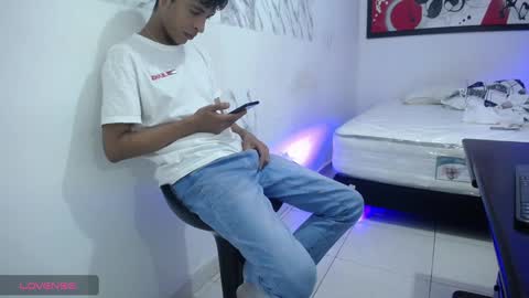 Snapshot of hardsexlove08 chatting on December 29, 2024, 1:45 am Andres Dean online show from December 29, 2024, 1:45 am