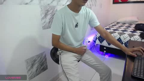 Snapshot of hardsexlove08 chatting on January 5, 2025, 1:36 pm Andres Dean online show from January 5, 2025, 1:36 pm