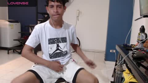 Snapshot of hardsexlove08 chatting on February 26, 2025, 1:00 am Andres Dean online show from February 26, 2025, 1:00 am