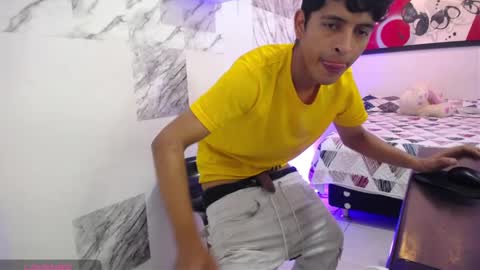 Snapshot of hardsexlove08 chatting on February 28, 2025, 12:32 am Andres Dean online show from February 28, 2025, 12:32 am