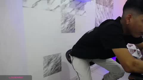 Snapshot of hardsexlove08 chatting on March 12, 2025, 1:25 am Andres Dean online show from March 12, 2025, 1:25 am