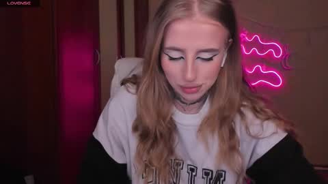 Julia online show from February 20, 2025, 5:23 am