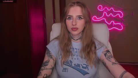 Julia online show from February 28, 2025, 5:04 am