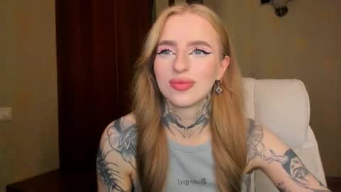 Julia online show from September 21, 2025, 5:31 am