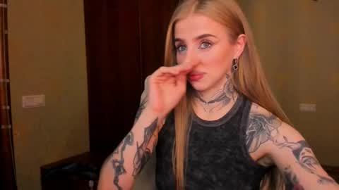 Julia online show from November 8, 2025, 5:40 am