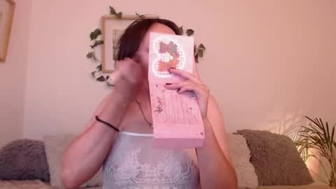 Snapshot of harmonyy01 chatting on February 21, 2025, 2:39 am Harmony Please help me to reach 100 thumbs up online show from February 21, 2025, 2:39 am