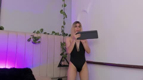 Snapshot of harper_brown1 chatting on November 28, 2025, 8:17 am Harper online show from November 28, 2025, 8:17 am