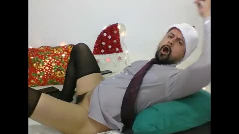 Snapshot of harry_goldenmillerx10fun chatting on December 27, 2024, 9:43 pm  Harry    online show from December 27, 2024, 9:43 pm