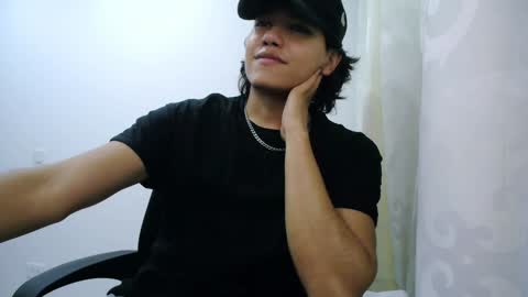 Snapshot of haru_boi chatting on January 30, 2025, 12:39 am Haru online show from January 30, 2025, 12:39 am