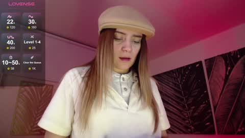 Snapshot of hat_girl chatting on December 5, 2024, 5:59 am Nicole online show from December 5, 2024, 5:59 am