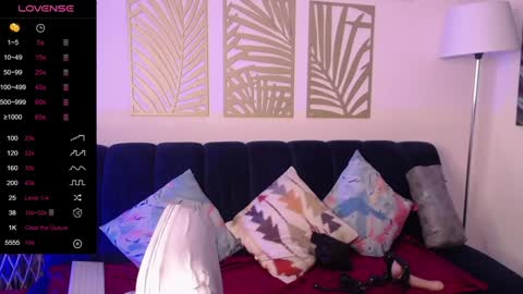 Snapshot of hat_girl chatting on December 26, 2024, 8:11 pm Nicole online show from December 26, 2024, 8:11 pm