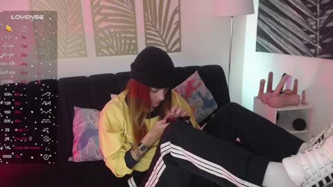 Snapshot of hat_girl chatting on January 18, 2025, 4:04 am Nicole online show from January 18, 2025, 4:04 am