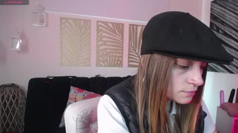 Snapshot of hat_girl chatting on January 23, 2025, 9:50 pm Nicole online show from January 23, 2025, 9:50 pm