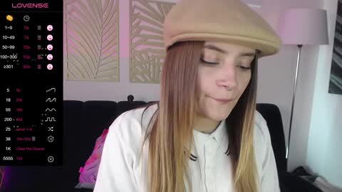 Snapshot of hat_girl chatting on January 25, 2025, 4:02 am Nicole online show from January 25, 2025, 4:02 am