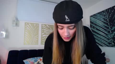 Snapshot of hat_girl chatting on January 31, 2025, 3:41 am Nicole online show from January 31, 2025, 3:41 am