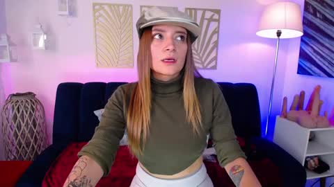 Snapshot of hat_girl chatting on February 12, 2025, 4:44 am Nicole online show from February 12, 2025, 4:44 am