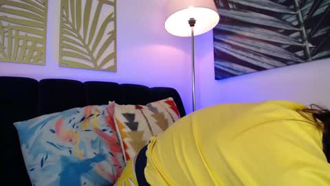 Snapshot of hat_girl chatting on February 13, 2025, 4:54 am Nicole online show from February 13, 2025, 4:54 am