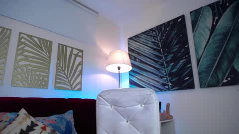 Snapshot of hat_girl chatting on February 17, 2025, 9:08 pm Nicole online show from February 17, 2025, 9:08 pm