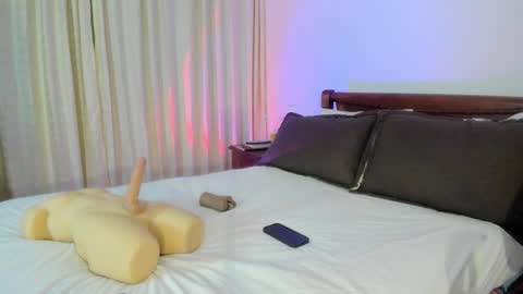 Snapshot of hat_girl chatting on September 30, 2025, 4:17 am Nicole online show from September 30, 2025, 4:17 am