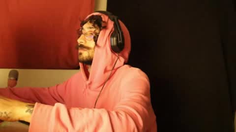 Snapshot of hatsumotokyoto chatting on February 13, 2025, 12:13 am More content   2   online show from February 13, 2025, 12:13 am